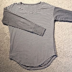 Lululemon weekend shirt 6 black and white stripe